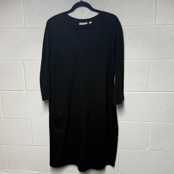 d&co Dresses & Skirts - Chic Black Long Sleeve Dress